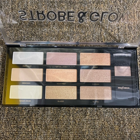 9 shade Highlights palette and brush - Picture 2 of 10